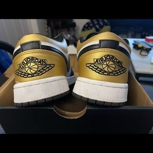 Jordan 1 low black white gold toe